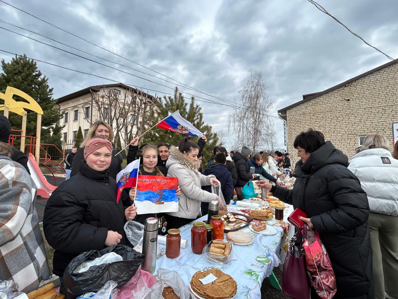Сегодня прошла традиционная масленичная благотворительная ярмарка на площади СДК!.